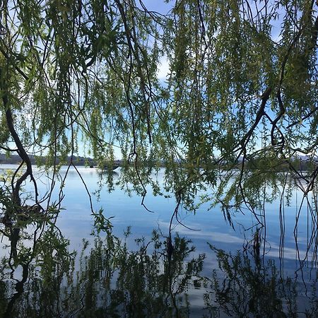 Appartamento Miralago Con Giardino Sul Lago Gavirate Eksteriør bilde