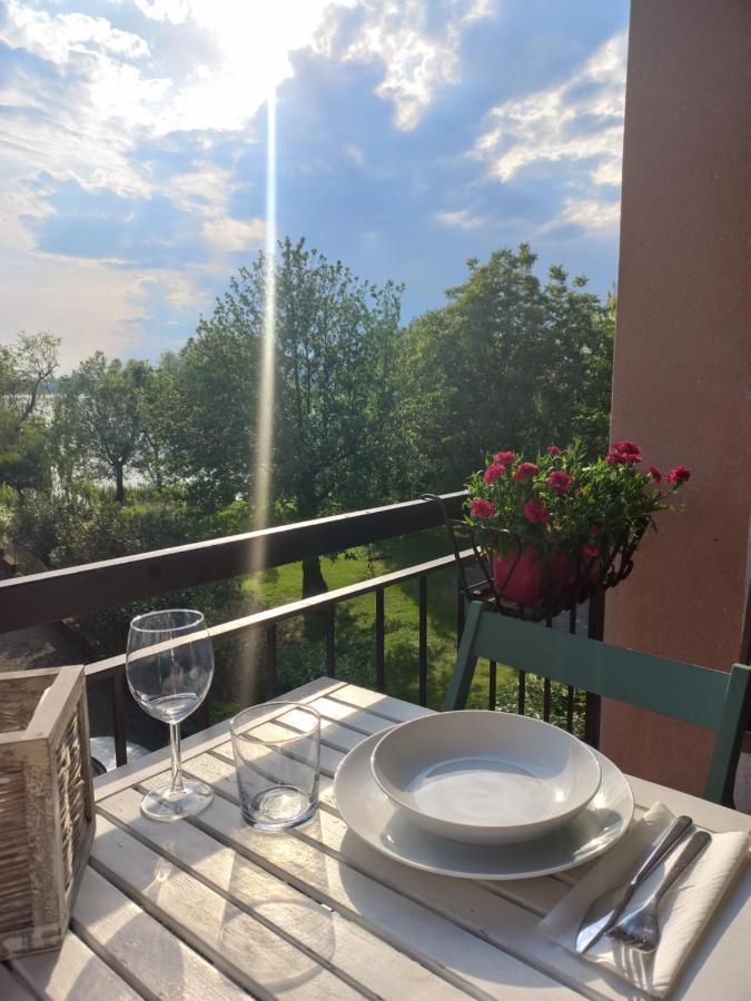 Appartamento Miralago Con Giardino Sul Lago Gavirate Eksteriør bilde