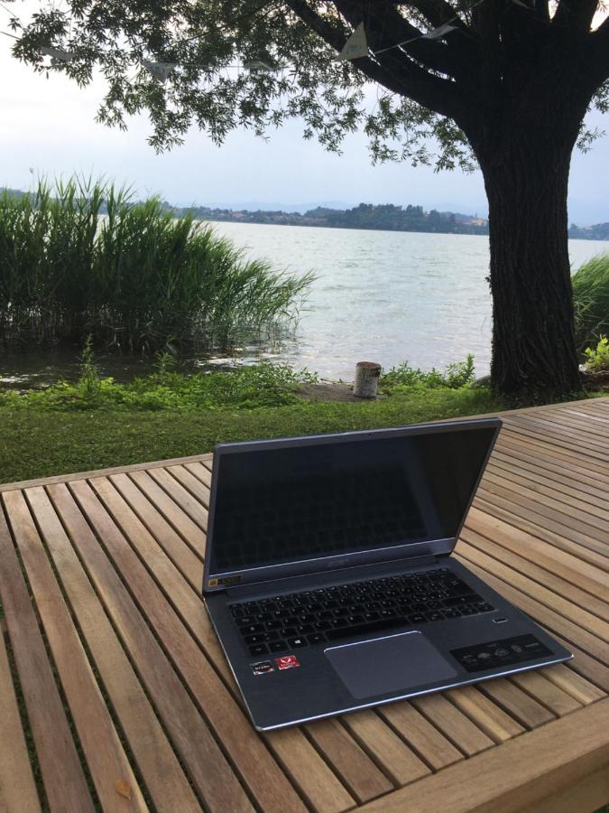 Appartamento Miralago Con Giardino Sul Lago Gavirate Eksteriør bilde
