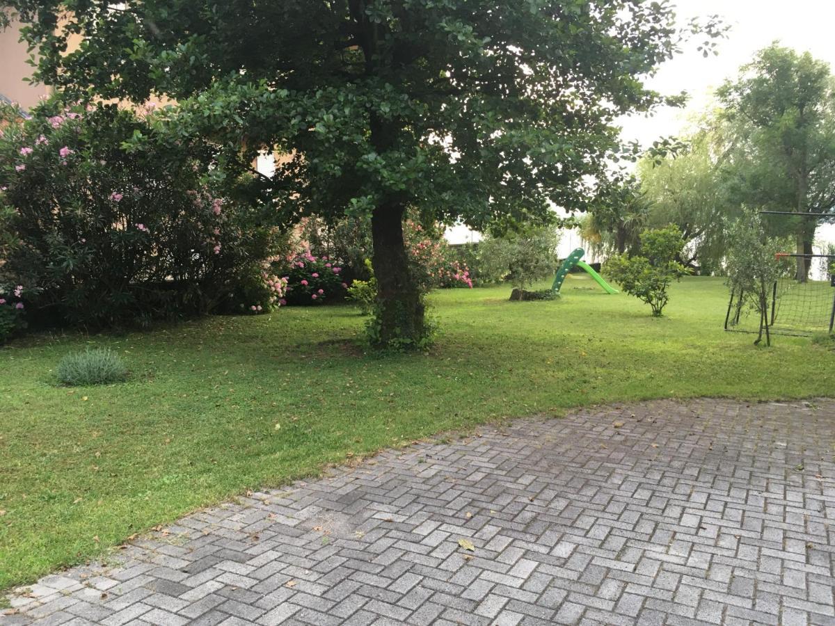 Appartamento Miralago Con Giardino Sul Lago Gavirate Eksteriør bilde